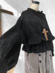 画像5: kosatofuku／肩ボタンのギャザーブラウス・黒 (5)