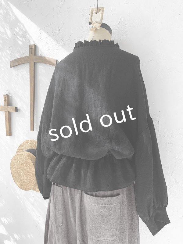 画像10: kosatofuku／肩ボタンのギャザーブラウス・黒 (10)