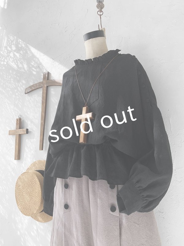 画像2: kosatofuku／肩ボタンのギャザーブラウス・黒 (2)