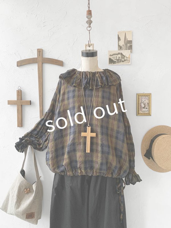 画像2: MARCHE' DE SOEUR／ラッフル襟の裾絞りプルオーバー・カーキチェック (2)