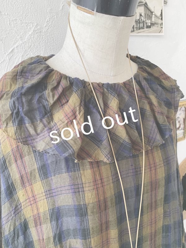 画像3: MARCHE' DE SOEUR／ラッフル襟のワンピース・カーキチェック (3)