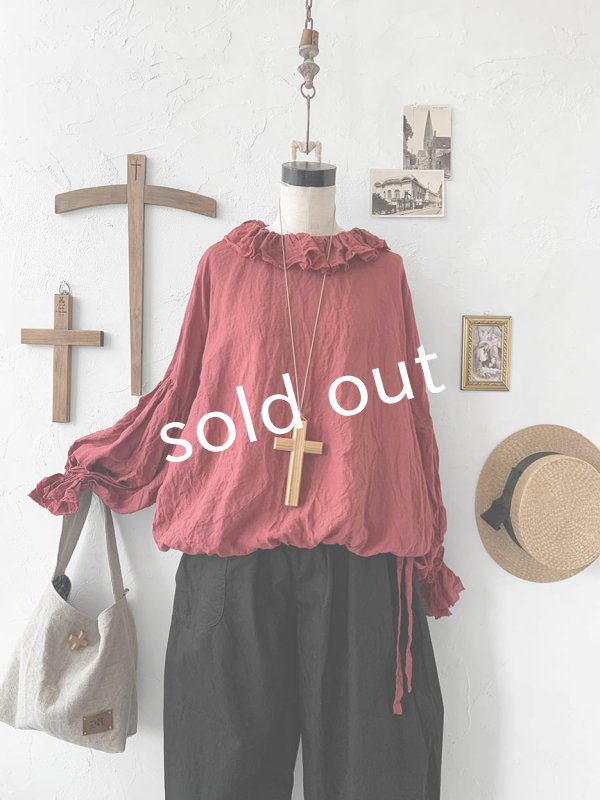 画像2: MARCHE' DE SOEUR／ラッフル襟の裾絞りプルオーバー・ファナージュダークレッド (2)