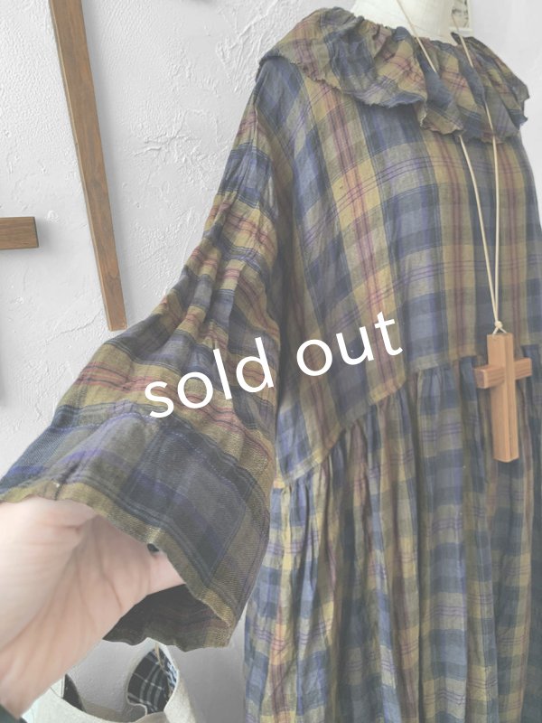 画像5: MARCHE' DE SOEUR／ラッフル襟のワンピース・カーキチェック (5)