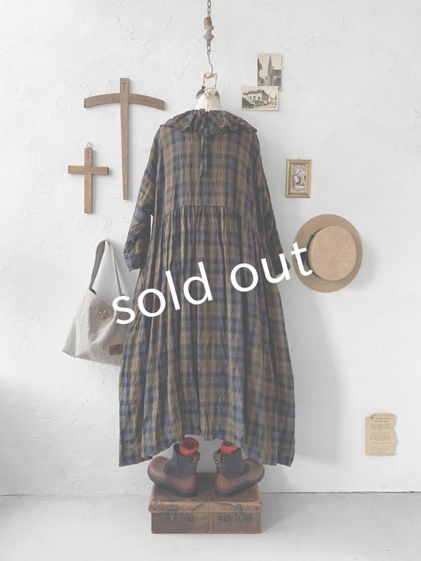 画像9: MARCHE' DE SOEUR／ラッフル襟のワンピース・カーキチェック (9)