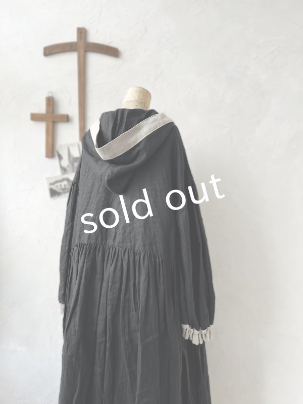 画像8: Avenue／フード付きギャザーワンピース・黒 (8)