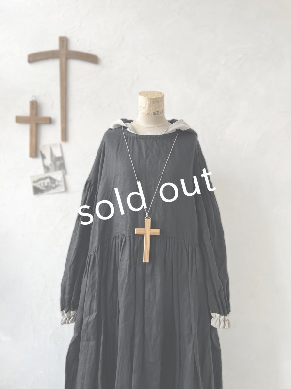 画像2: Avenue／フード付きギャザーワンピース・黒 (2)