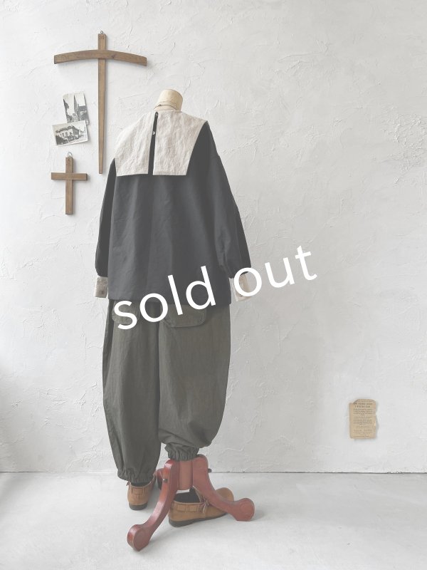 画像8: je suis comme je suis/ビブカラーブラウス・黒×生成り襟 (8)