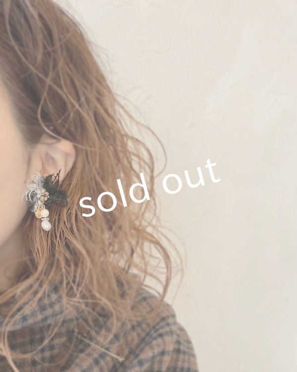 画像5: toromeco／裂き布イヤリング ”hana to tsubu” ・ブラック (5)