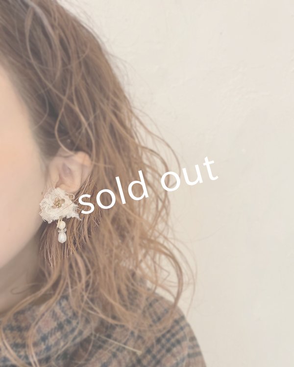 画像4: toromeco／裂き布イヤリング ”hana to tsubu” ・ホワイト (4)