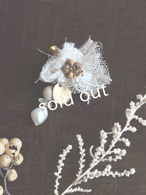 画像3: toromeco／裂き布イヤリング ”hana to tsubu” ・ホワイト (3)