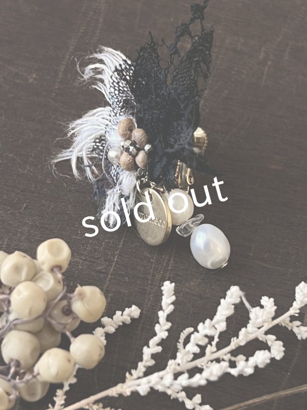 画像4: toromeco／裂き布イヤリング ”hana to tsubu” ・ブラック (4)