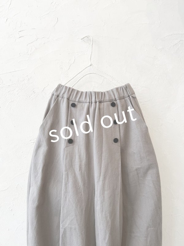 画像2: MAGALI /タックボタンパンツ・アッシュグレー (2)