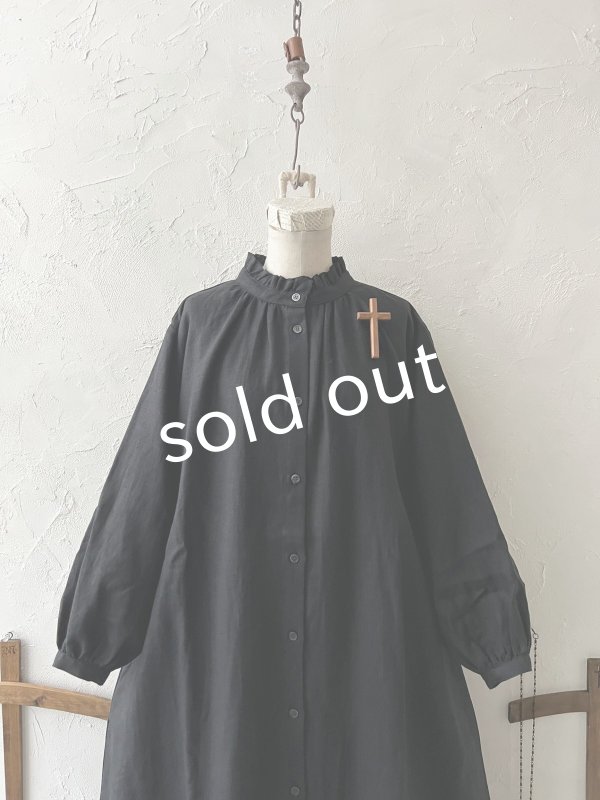 画像2: nous rendent heureux／フリル襟ピンタックワンピース・黒 (2)