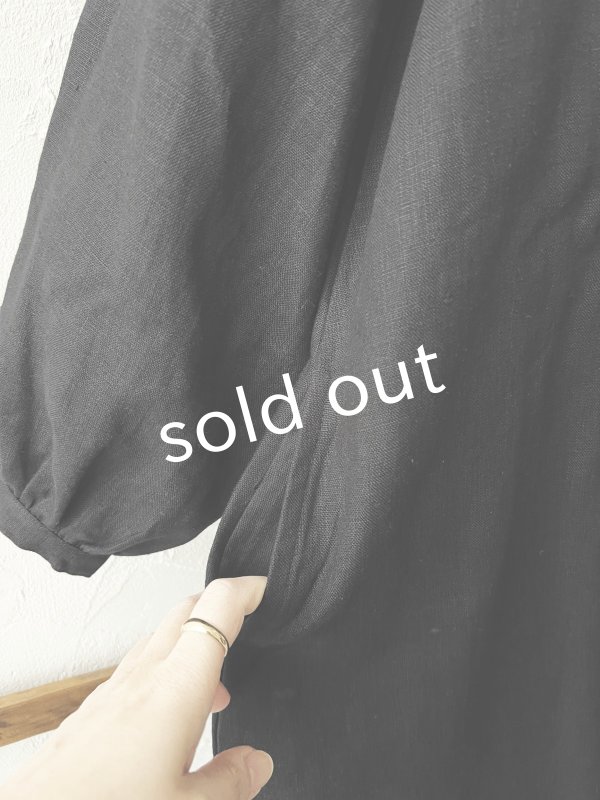 画像4: nous rendent heureux／フリル襟ピンタックワンピース・黒 (4)