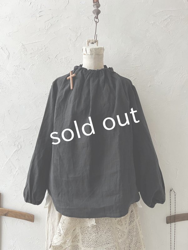 画像2: nous rendent heureux／ボリュームタック襟ブラウス・黒 (2)