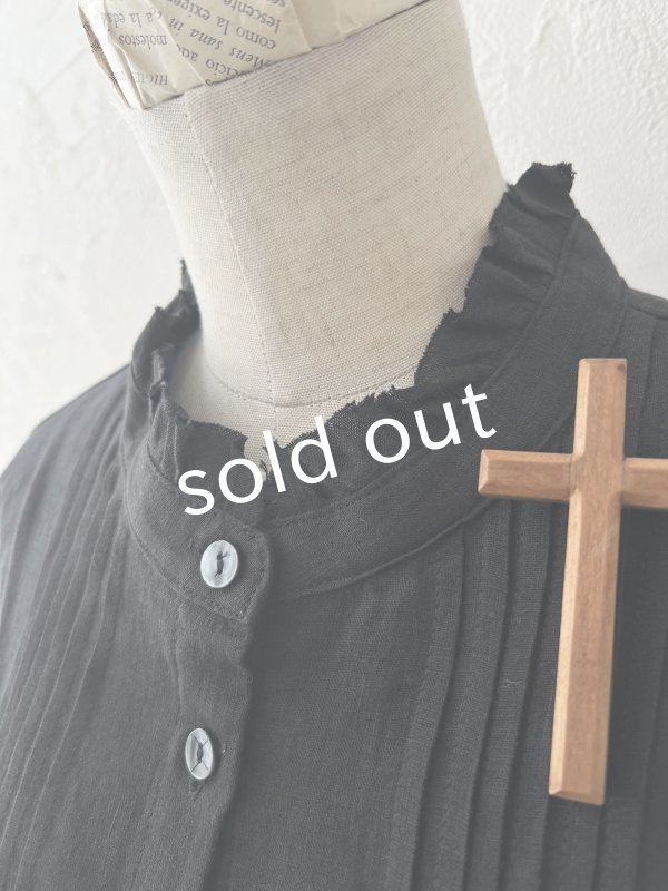 画像4: nous rendent heureux/フリル襟ピンタックブラウス・黒 (4)