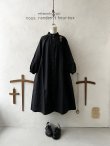 画像1: nous rendent heureux／フリル襟ピンタックワンピース・黒 (1)