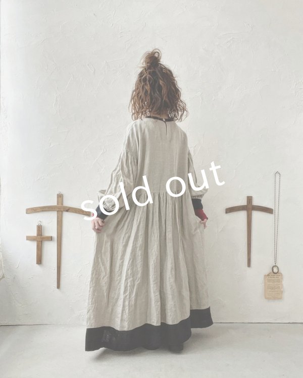 画像14: Avenue／後ろくるみボタンのワンピース・黒×生成り (14)