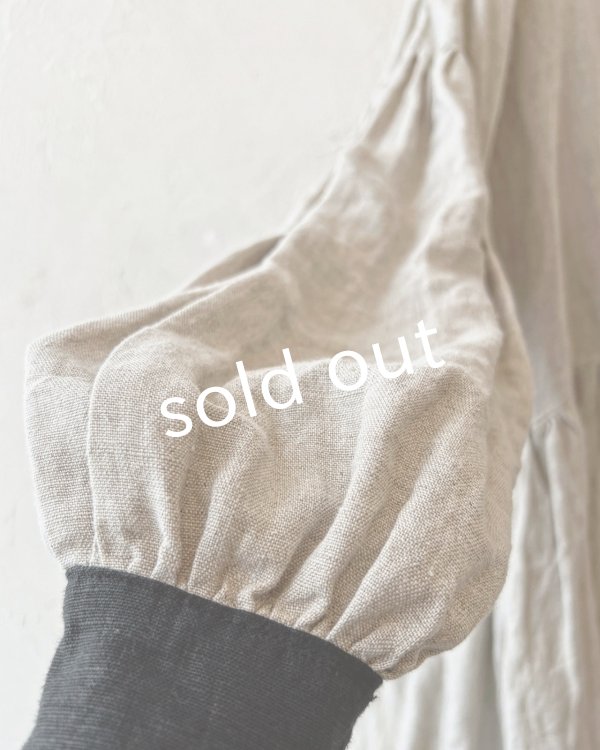 画像10: Avenue／後ろくるみボタンのワンピース・黒×生成り (10)