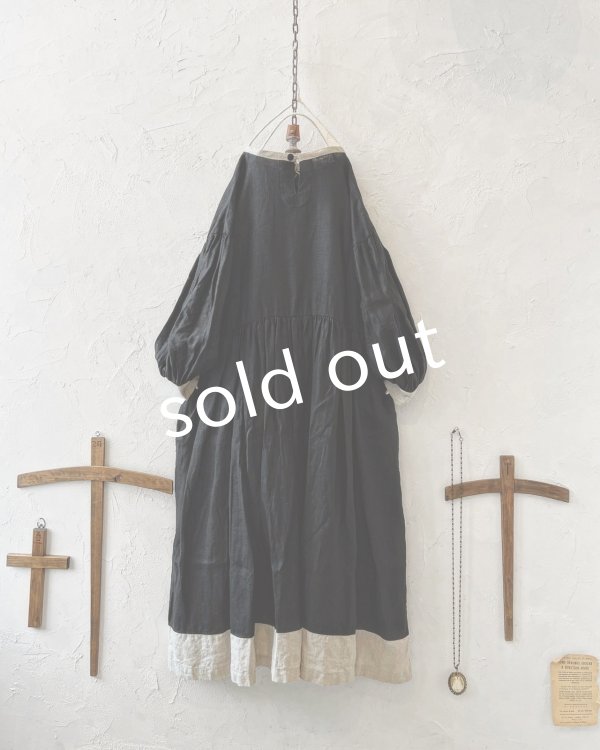 画像5: Avenue／後ろくるみボタンのワンピース・黒×生成り (5)