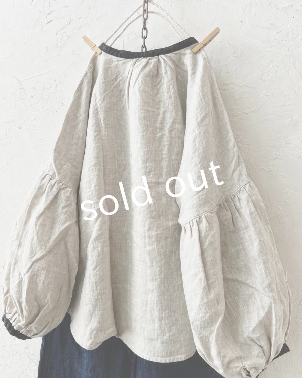 画像9: ubasoku/0530 バイカラーパフ袖ブラウス (9)