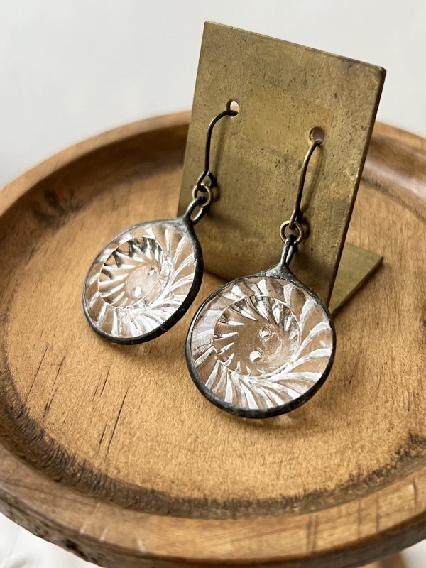 画像4: caco grass works/ヴィンテージガラスボタンのピアス (4)