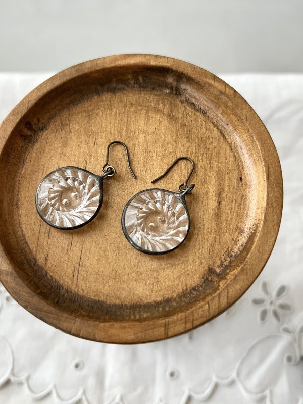 画像3: caco grass works/ヴィンテージガラスボタンのピアス (3)