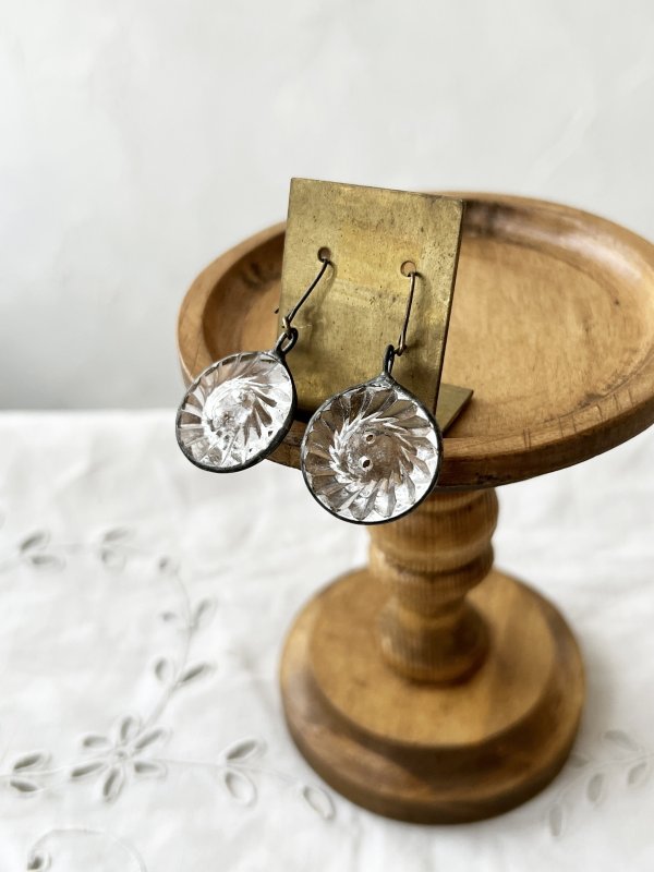 画像2: caco grass works/ヴィンテージガラスボタンのピアス (2)