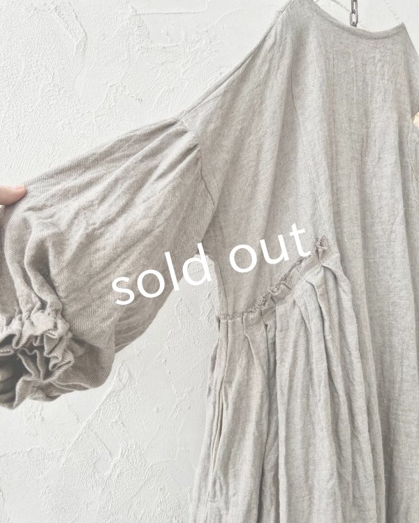 画像4: MARCHE' DE SOEUR/サイドタックワンピース・ベージュ (4)