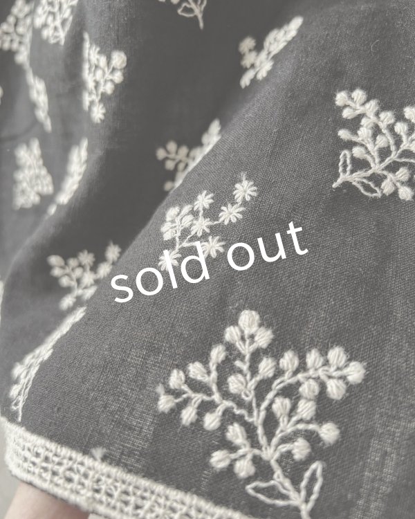 画像8: MARCHE' DE SOEUR／ブルターニュのワンピース・ココアベージュ×黒刺繍 (8)