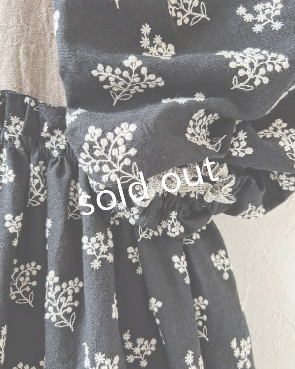 画像7: MARCHE' DE SOEUR／ブルターニュのワンピース・ココアベージュ×黒刺繍 (7)