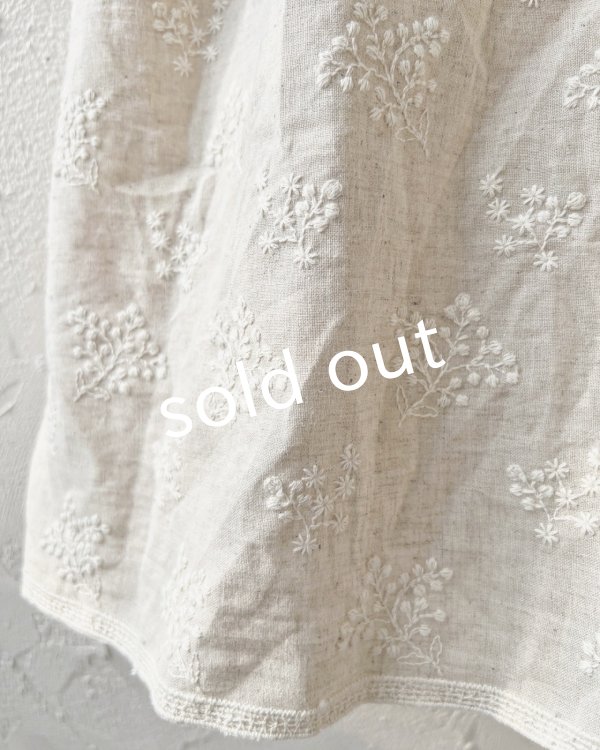 画像10: MARCHE' DE SOEUR／ブルターニュのワンピース・黒×生成り刺繍 (10)