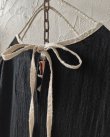 画像13: MARCHE' DE SOEUR／ブルターニュのワンピース・黒×生成り刺繍 (13)