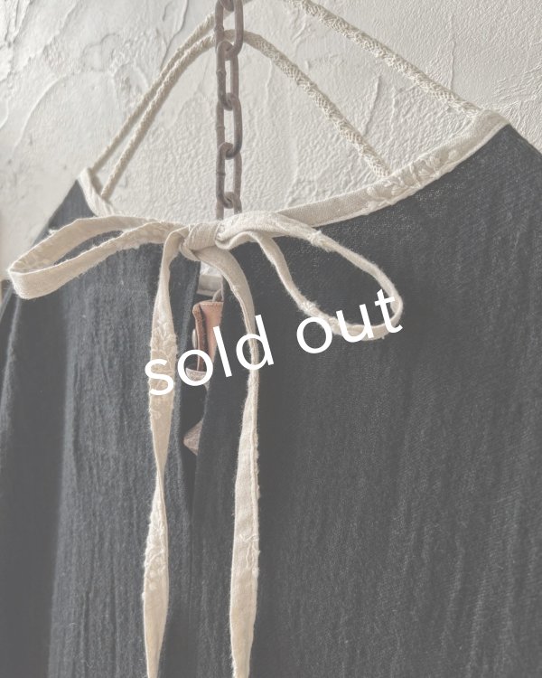 画像13: MARCHE' DE SOEUR／ブルターニュのワンピース・黒×生成り刺繍 (13)