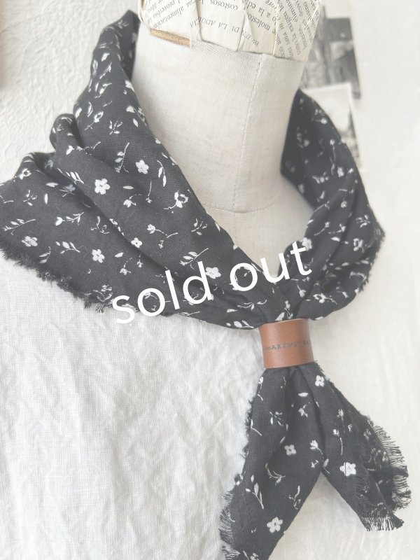 画像3: MARCHE' DE SOEUR/革タグ付きストール・黒小花 (3)