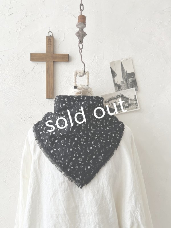 画像5: MARCHE' DE SOEUR/革タグ付きストール・黒小花 (5)