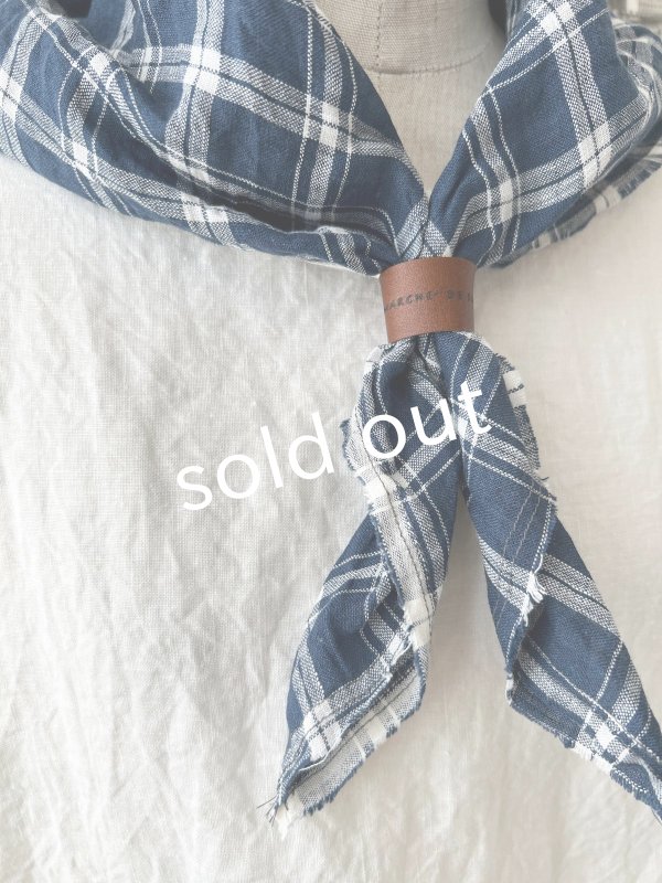 画像2: MARCHE' DE SOEUR/革タグ付きストール・ブルーチェック (2)