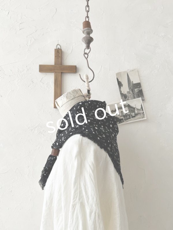 画像4: MARCHE' DE SOEUR/革タグ付きストール・黒小花 (4)