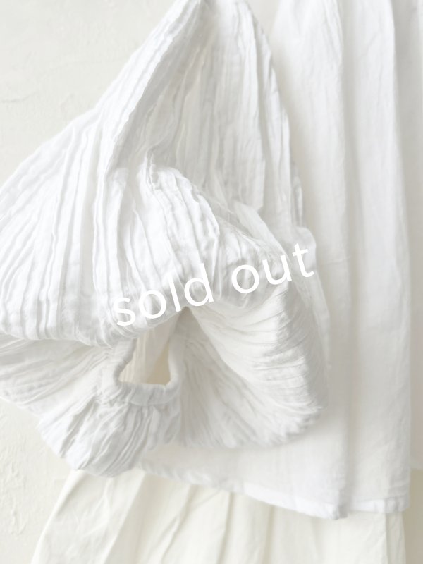 画像4: tegami/ピンタックバルーン袖のブラウス・オフ (4)