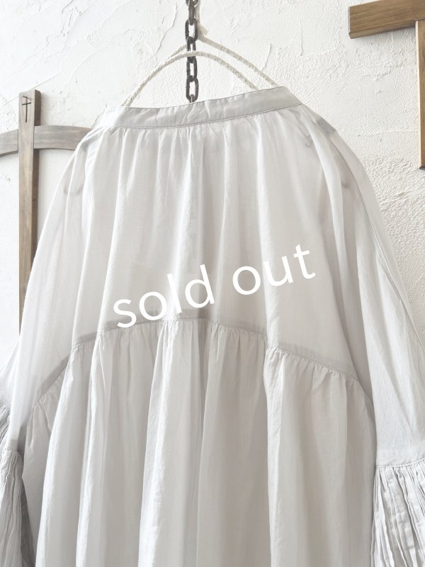 画像10: tegami/ピンタックバルーン袖のブラウス・ライトグレー (10)