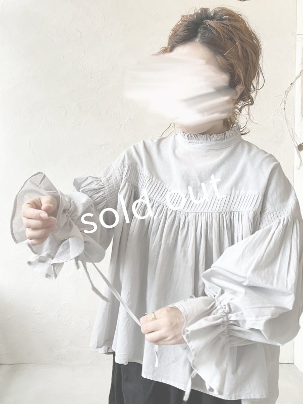 画像13: tegami/ピンタックリボンパフ袖のブラウス・ライトグレー (13)