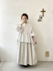 画像11: tegami/ドロップピンタックのカフスブラウス・ライトグレー (11)