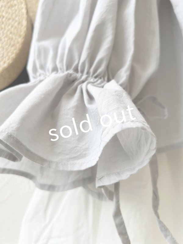 画像4: tegami/ピンタックリボンパフ袖のブラウス・ライトグレー (4)