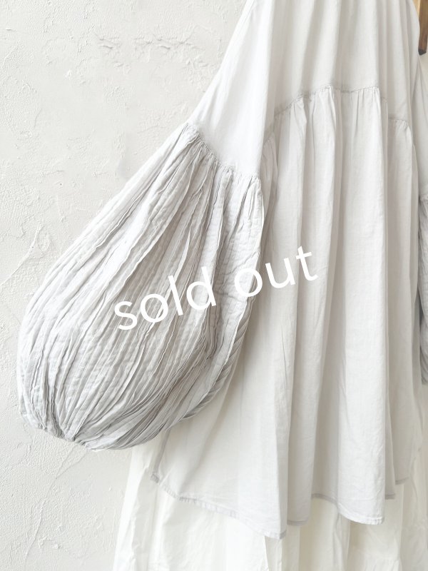 画像11: tegami/ピンタックバルーン袖のブラウス・ライトグレー (11)