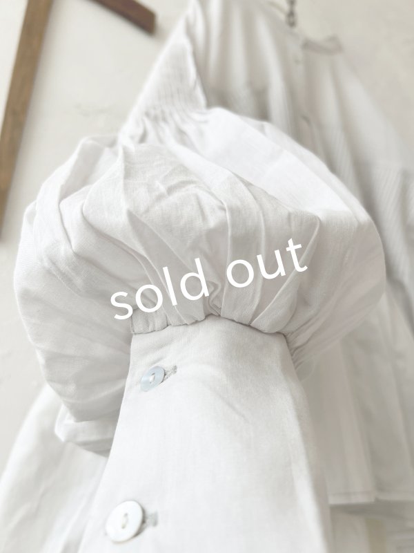 画像5: tegami/ドロップピンタックのカフスブラウス・ライトグレー (5)