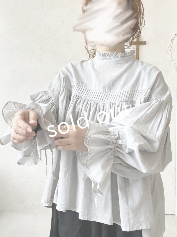 画像12: tegami/ピンタックリボンパフ袖のブラウス・ライトグレー (12)