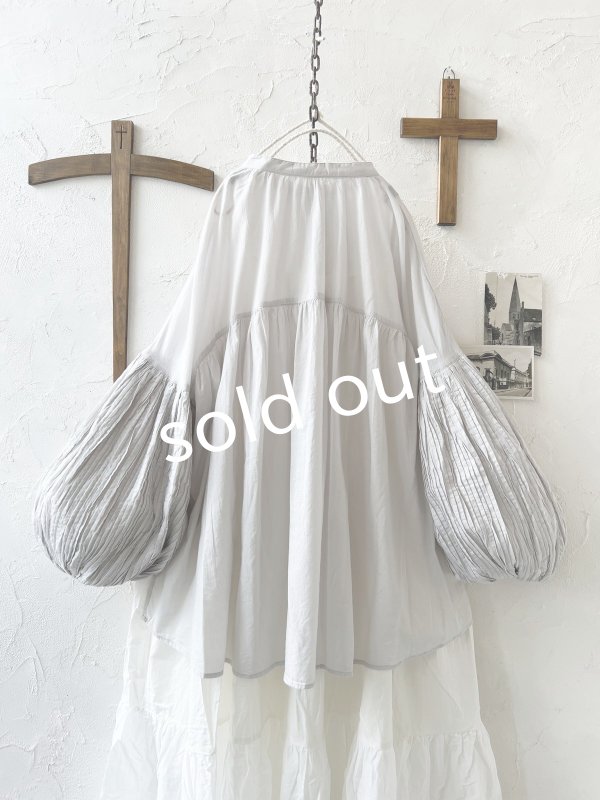 画像9: tegami/ピンタックバルーン袖のブラウス・ライトグレー (9)