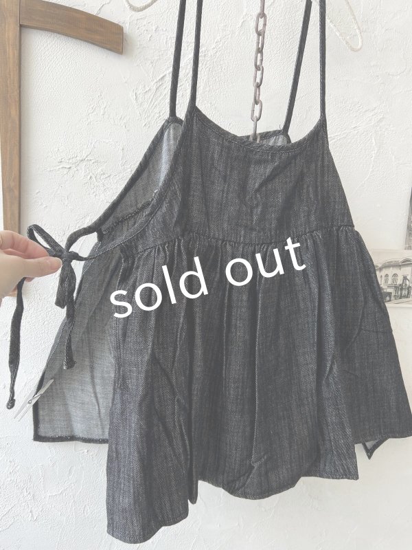 画像2: sloe/サイドリボンのデニムキャミ・ブラック (2)