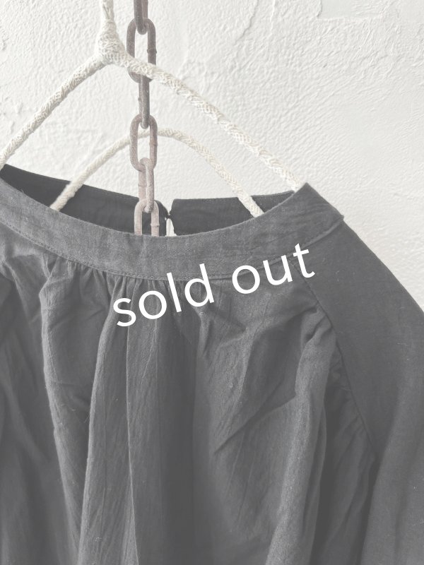 画像2: Dgy/ふんわり袖のジョーゼットブラウス・黒 (2)