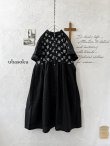 画像1: ubasoku/0957 かすみそう刺繍の丸衿ワンピース・黒 (1)